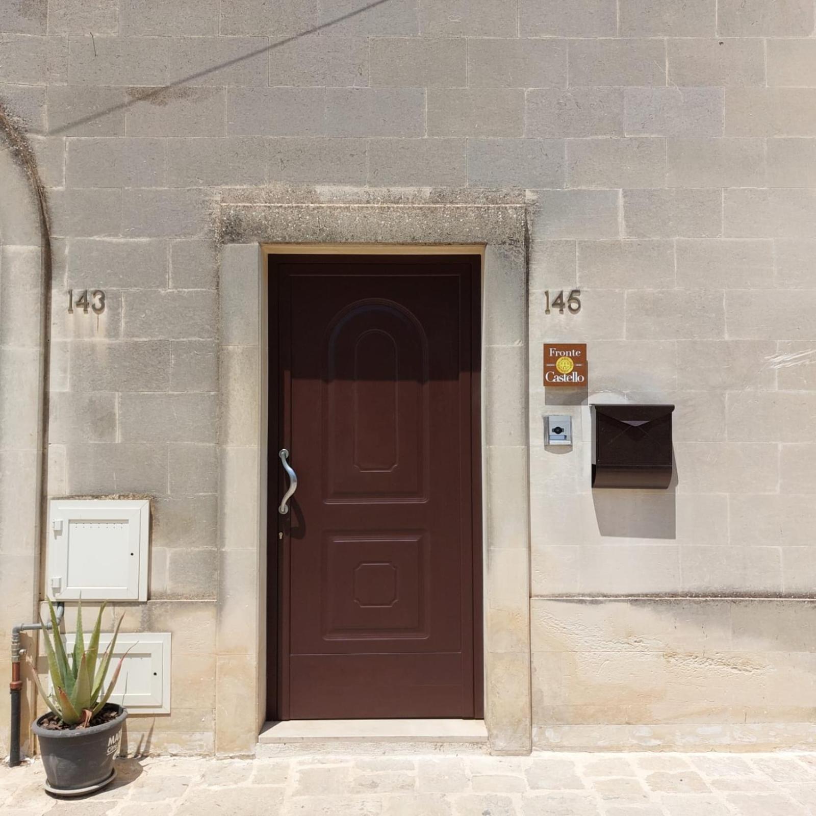 מרטאנו Casa Vacanze Fronte Castello מראה חיצוני תמונה