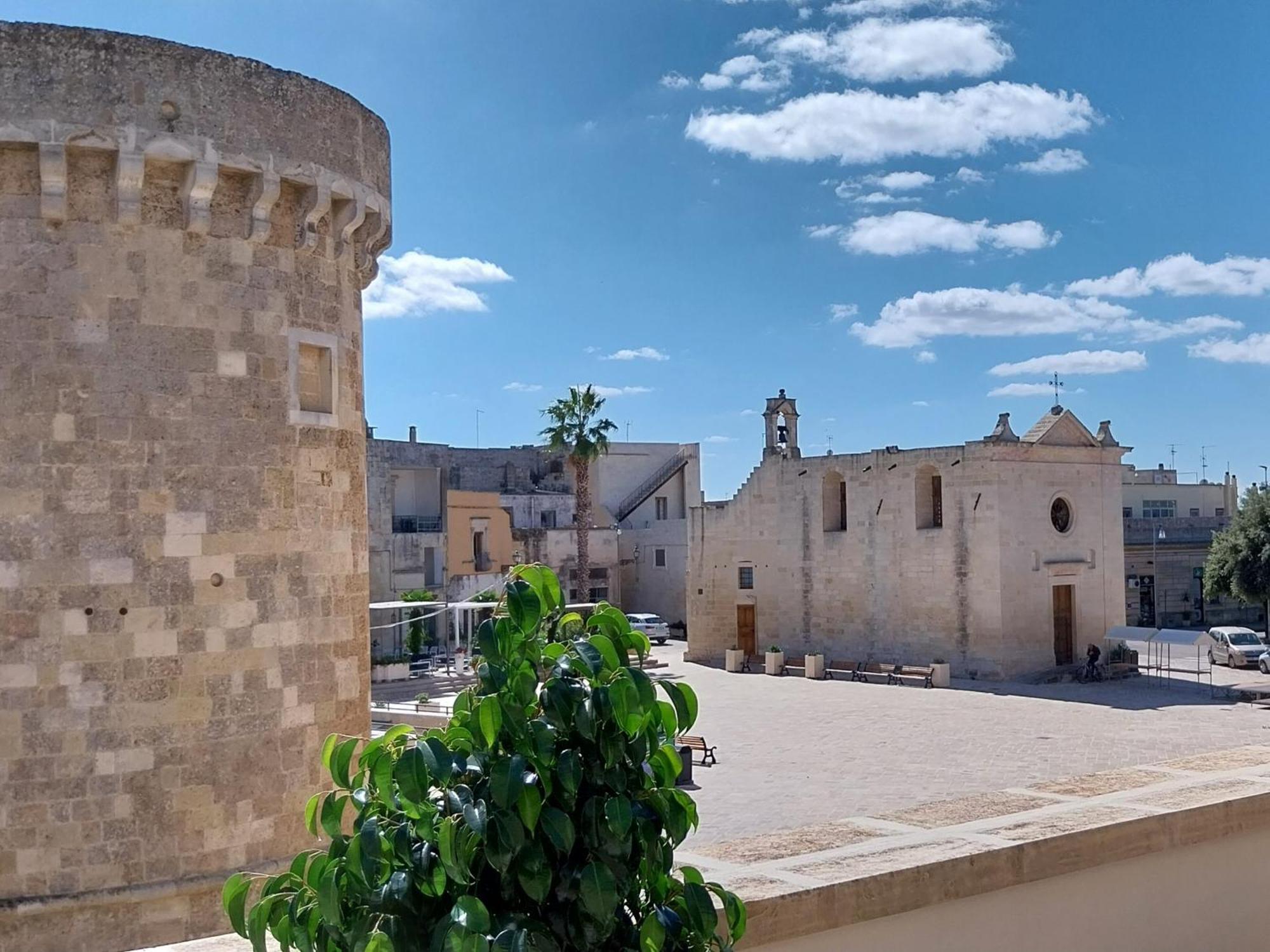 מרטאנו Casa Vacanze Fronte Castello מראה חיצוני תמונה